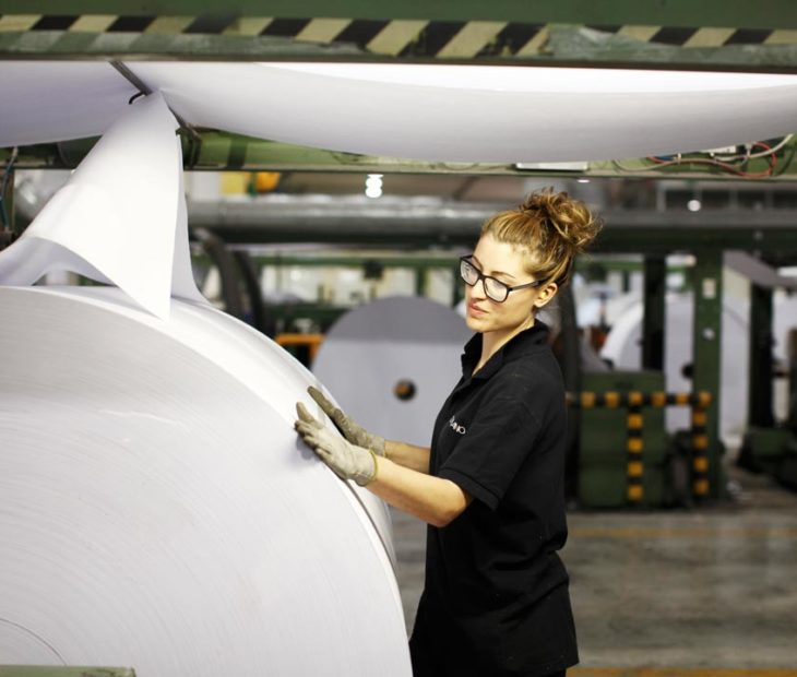 Sabia que a eletricidade estática é um dos inimigos no processo de produção de papel?