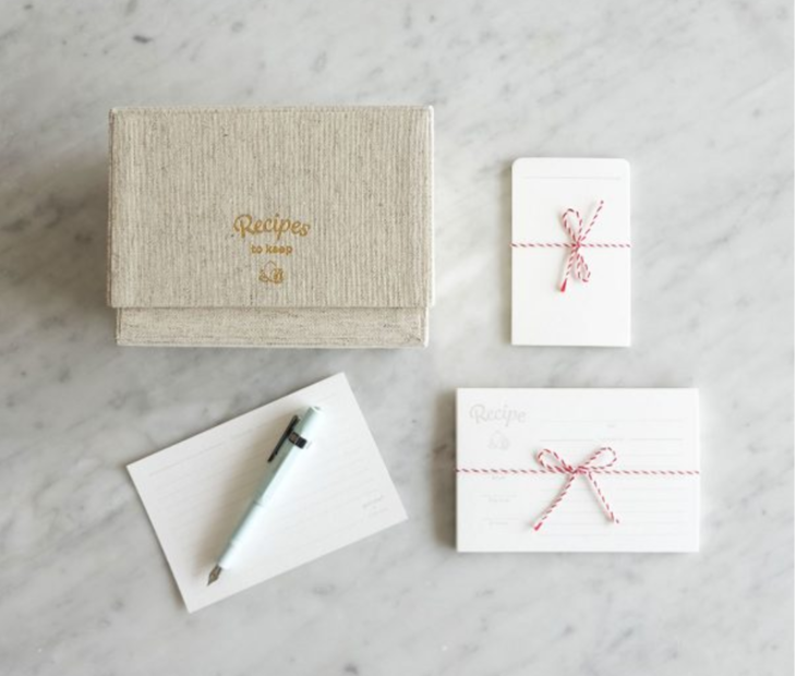 Receitas da avó guardadas numa caixa de linho.