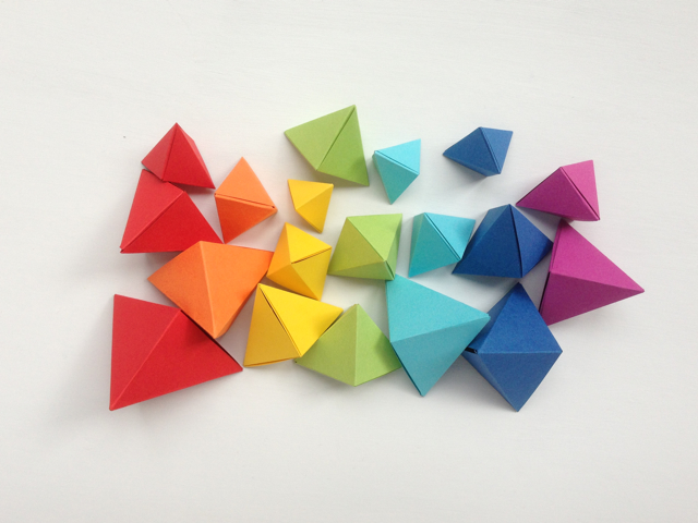 Quer aprender a criar os seus acessórios com papel?