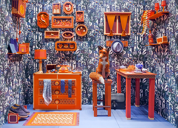 Surrealismo de papel na loja Hermès de Barcelona