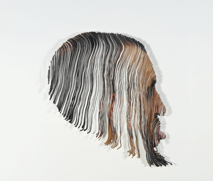 Papel torcido e retorcido dá vida a retratos insólitos