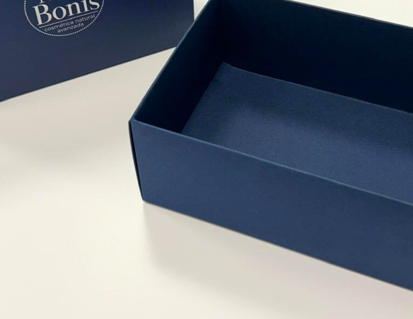 Embalagem premium para Mila Bonis: uma experiência única com papéis Fedrigoni